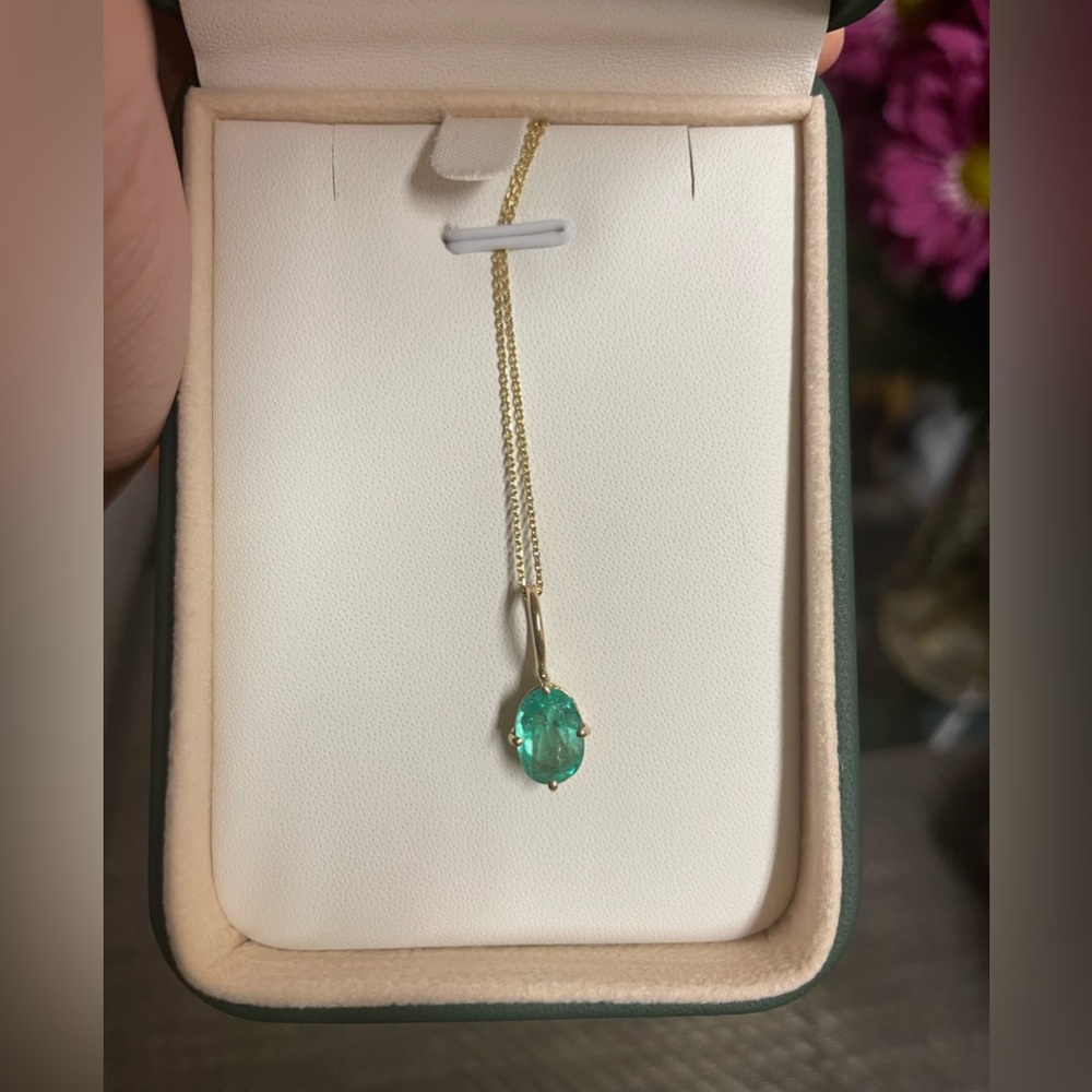 Colombian emerald pendant necklace